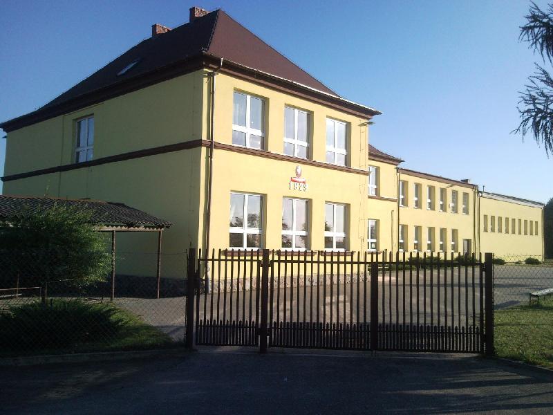 budynek szkoły postwaowej im. Marii Konopnickiej w Zakrzewku