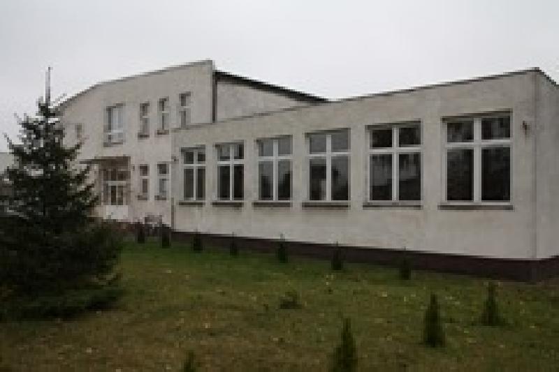 budynek szkoły podstawowej w Zaryniu